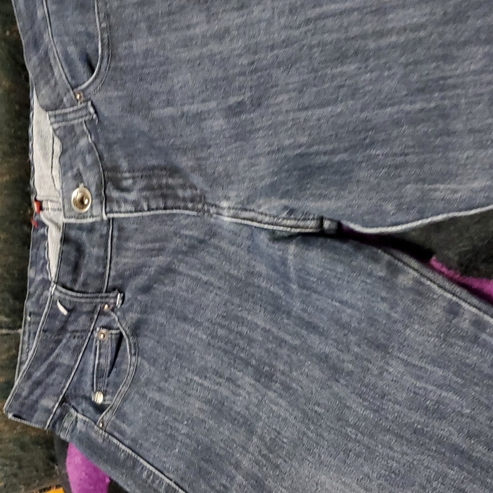 Women's jeans with pocket detailing